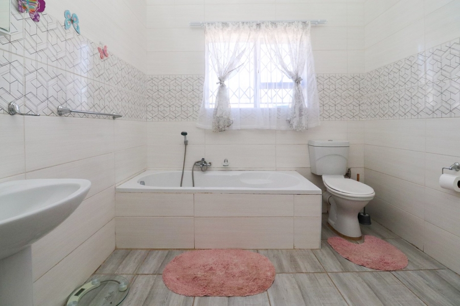 3 Bedroom Property for Sale in Flamwood North West